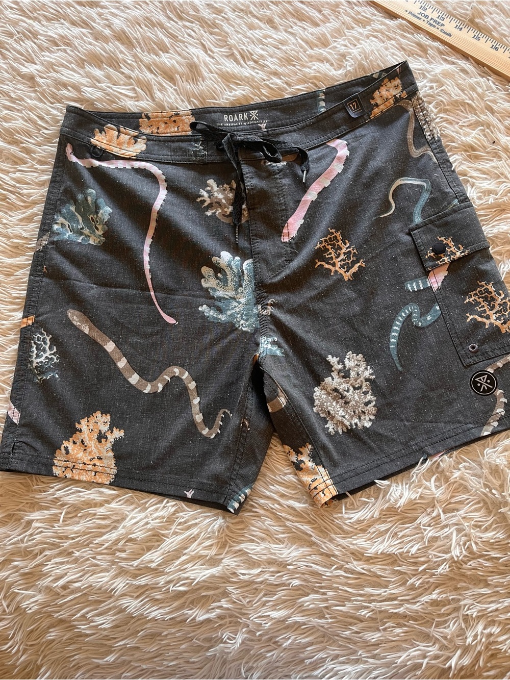 Roark Gray Coral Snake Sea Serpent Boardshorts Print Swim Shorts Men’s Size 33